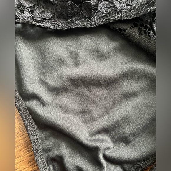 🆕 Lace High Neck Bodysuit - Picture 4 of 5